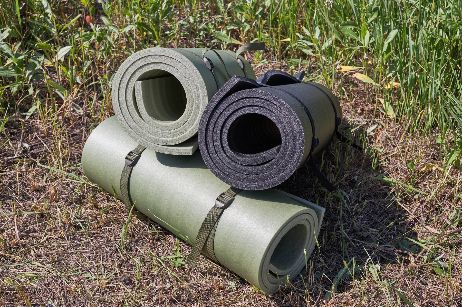 Килим спальний польовий ізоляційний Army L1 з стандартним кріпленням (1900×600×12/15 мм, Чорний / Olive Green)